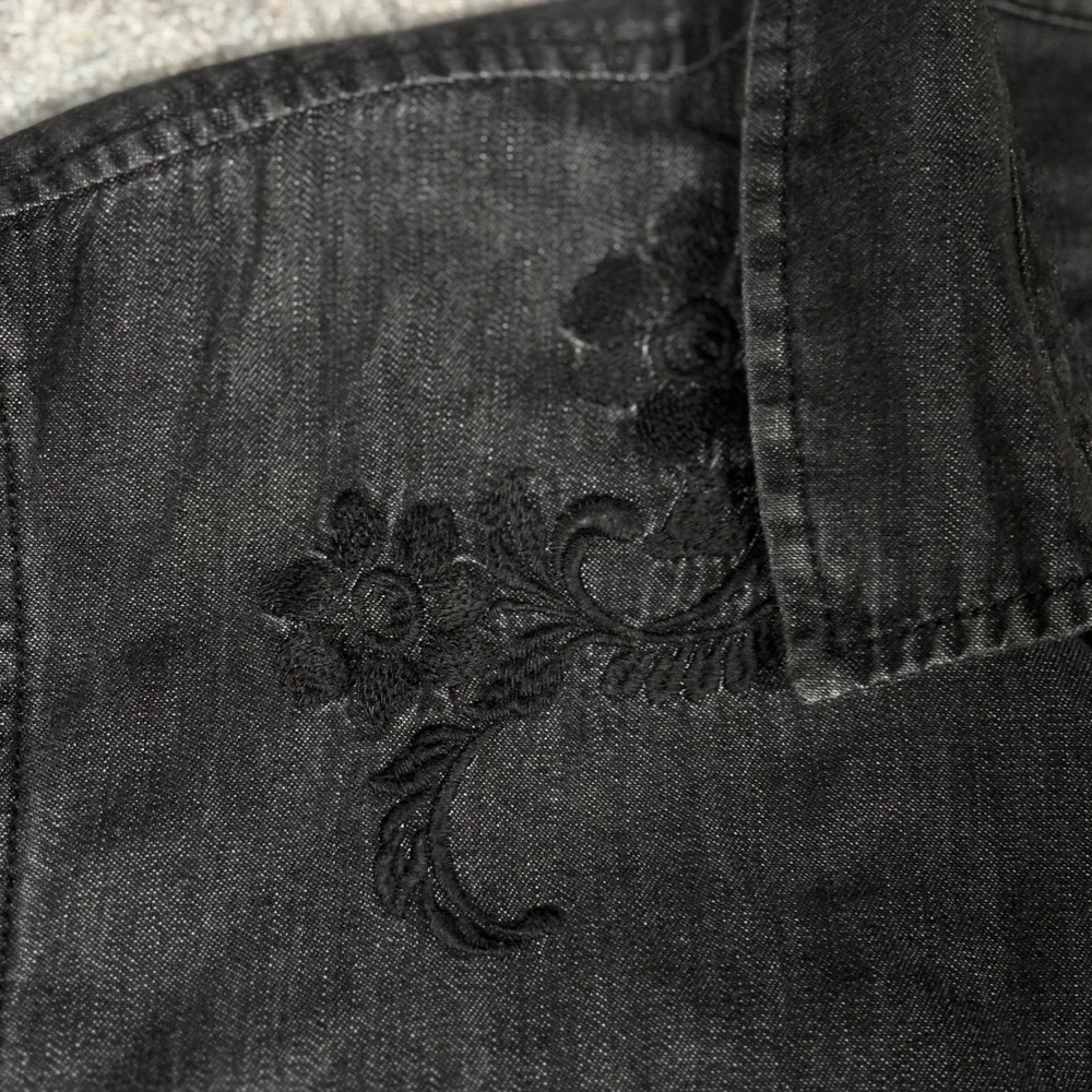Guess Denim Shirt Mens XL Black Floral Embroidered Western Pearl Snap Button